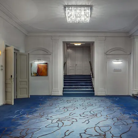 Hotel Kings Court-3